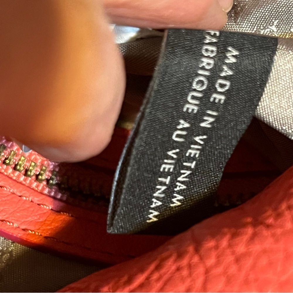 Elegant Marc Jacobs Coral Leather Shoulder Bag - Picture 11 of 13